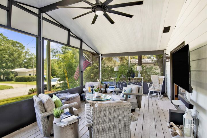 Property Photo: 1661 Spanish Cove Drive AL 36549