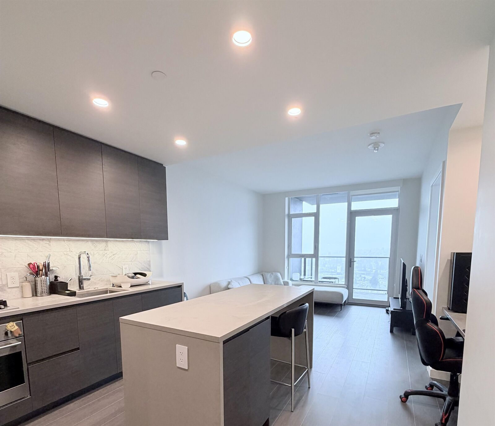 Property Photo: 2108 Gilmore Avenue 2803 BC V5C 0N8