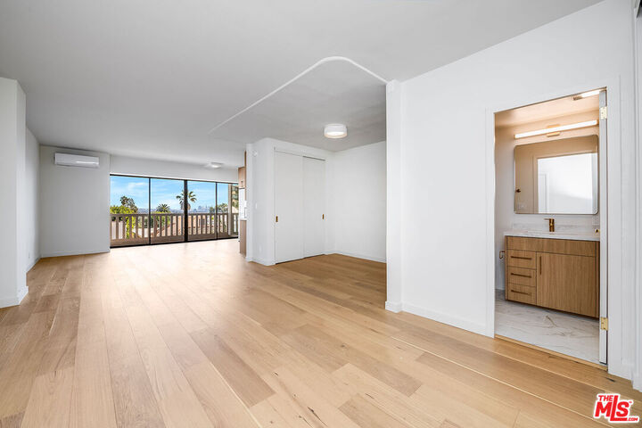 Property Photo:  999 N Doheny Dr  CA 90069 