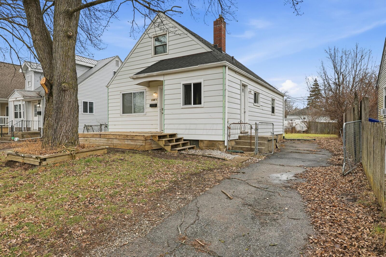 Property Photo:  2288 Hiawatha Park Drive  OH 43211 