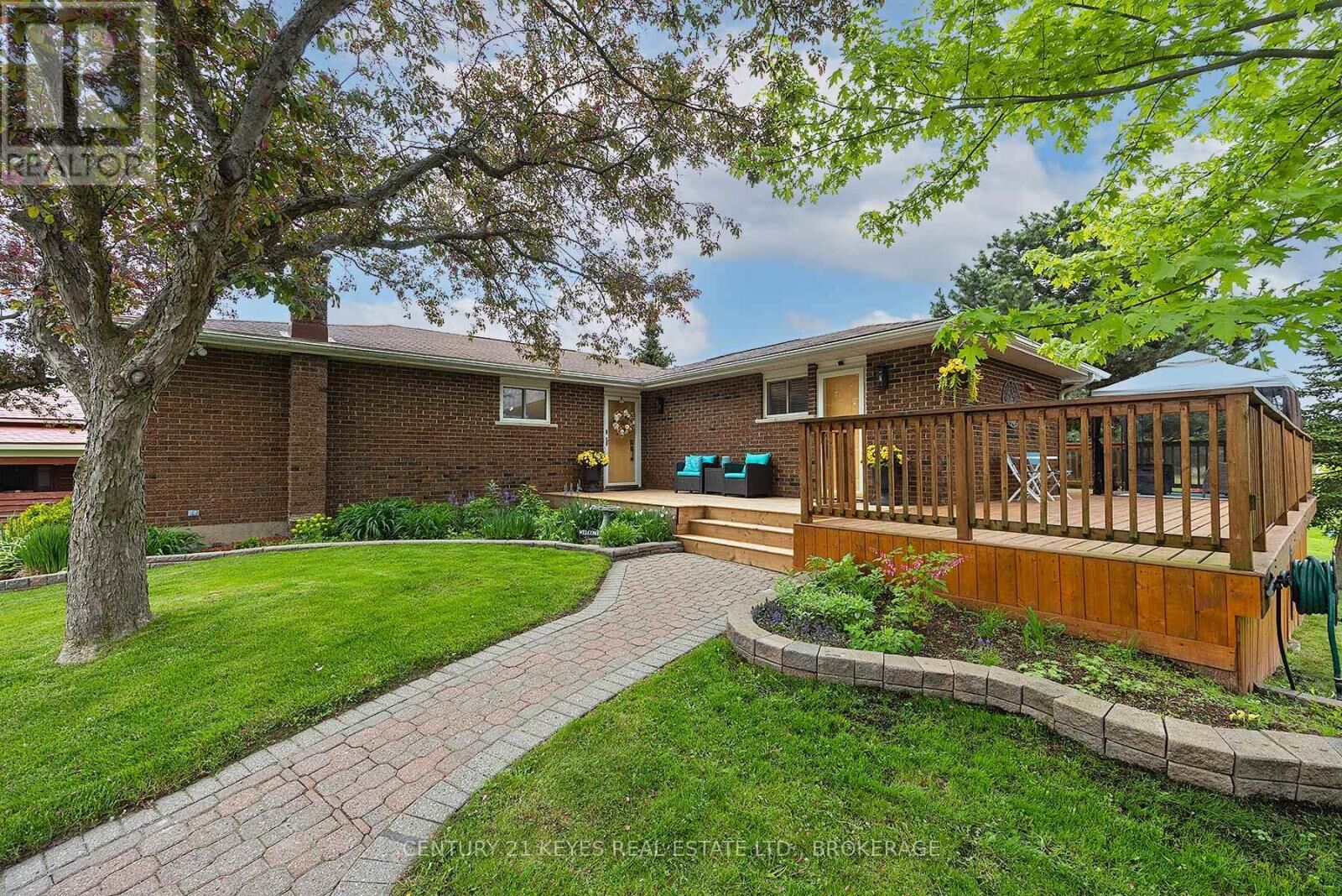 Property Photo:  38 Willowbank Road West  ON K7G 2V5 