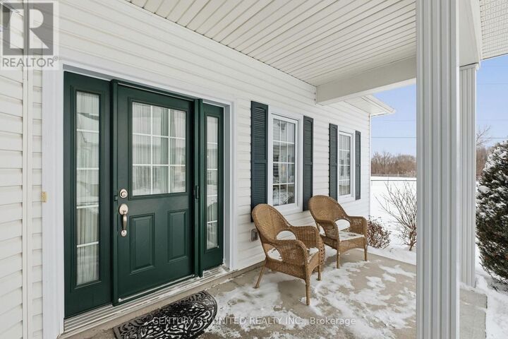 Property Photo:  300 Croft Street 1804  ON L1A 0E1 