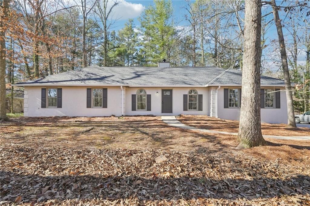 Property Photo: 1020 Laurel Lake Drive GA 30107