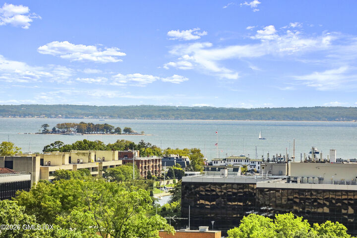 Property Photo:  40 W Elm Street 6E  CT 06830 