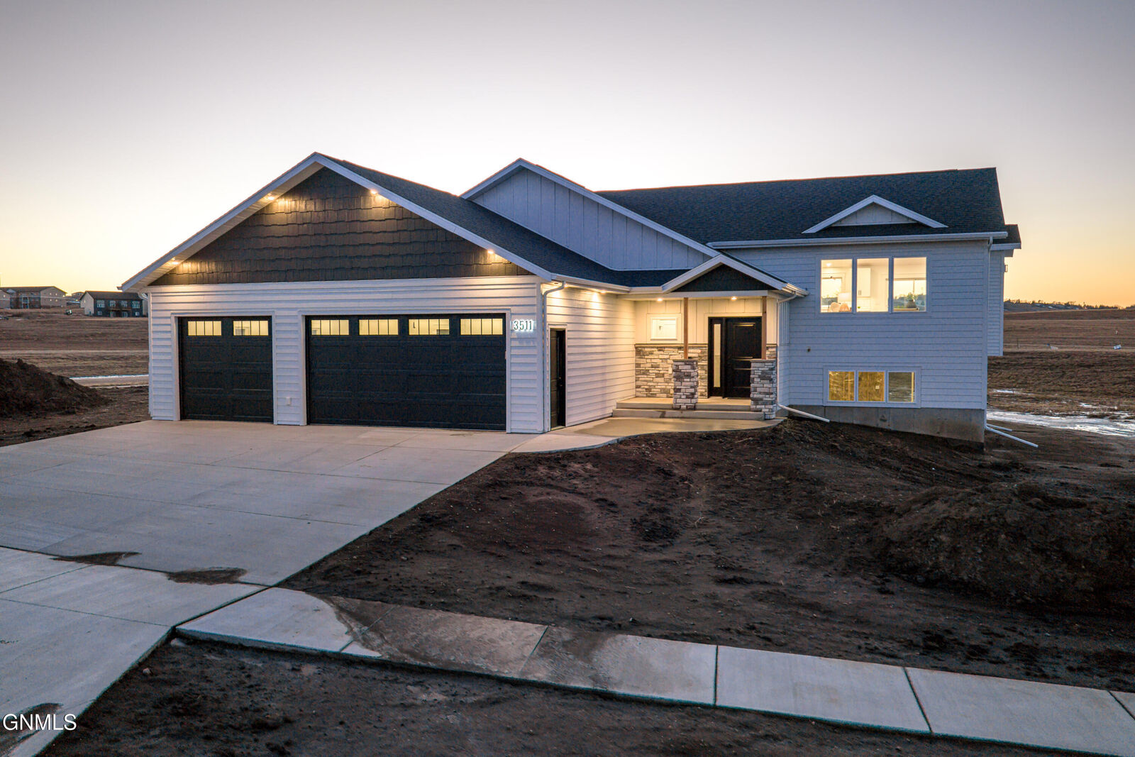 Property Photo:  3511 Silver Leaf Avenue NW  ND 58554 