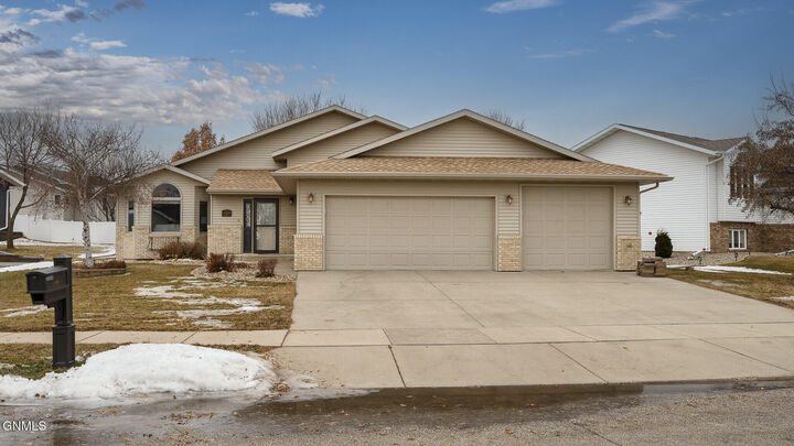Property Photo:  1301 8th Avenue NE  ND 58554 