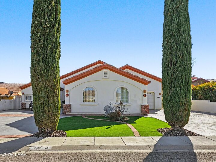 Property Photo: 825 Country Club Dr AZ 86401