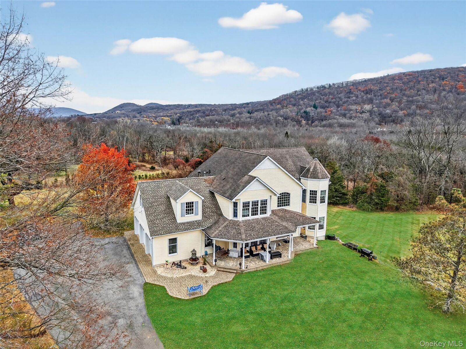 Property Photo:  128 Old Pawling Road  NY 12564 