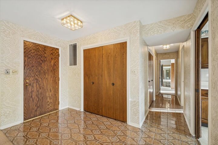 Property Photo:  7601 N Lincoln Avenue 415  IL 60077 