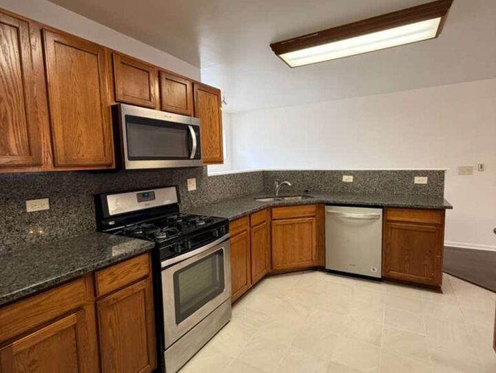 Property Photo:  345 Abington Woods Drive  IL 60502 