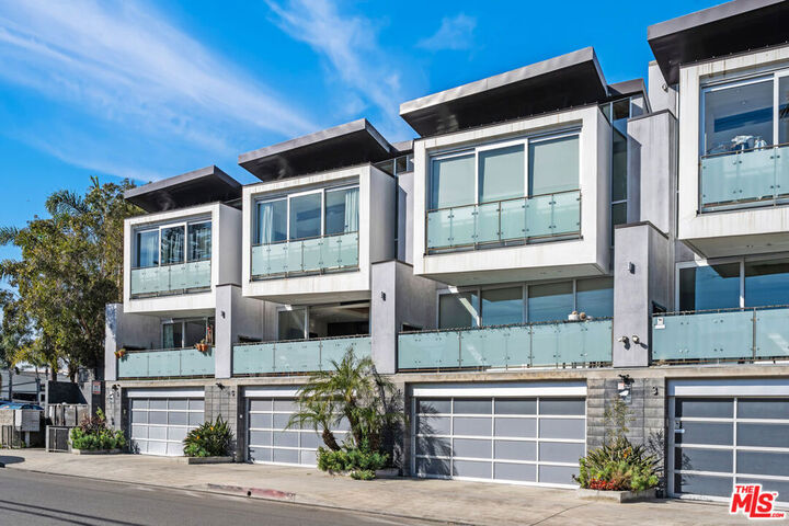 Property Photo: 351 Sunset Avenue 5 CA 90291