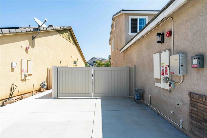 Property Photo: 24770 Quenada CA 92551