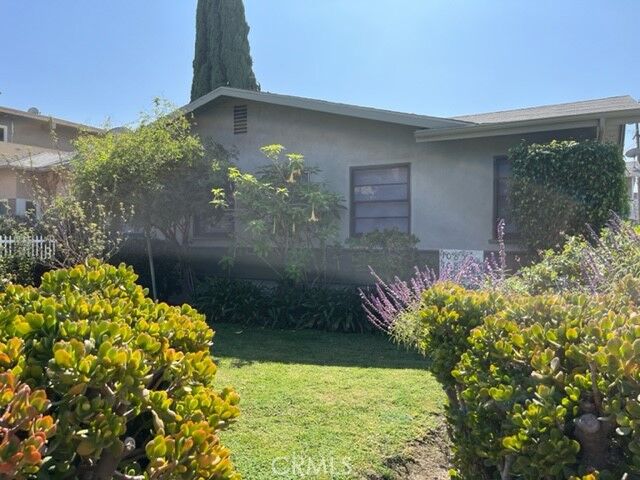 Property Photo:  10856 Camarillo Street  CA 91602 