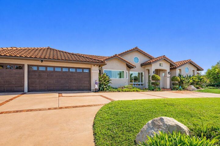 Property Photo:  1427 Buckskin Dr  CA 92029 