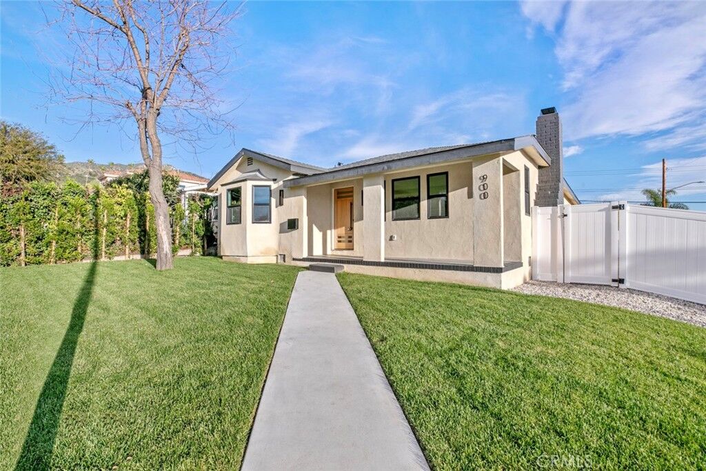 Property Photo:  900 E Palm Avenue  CA 91501 