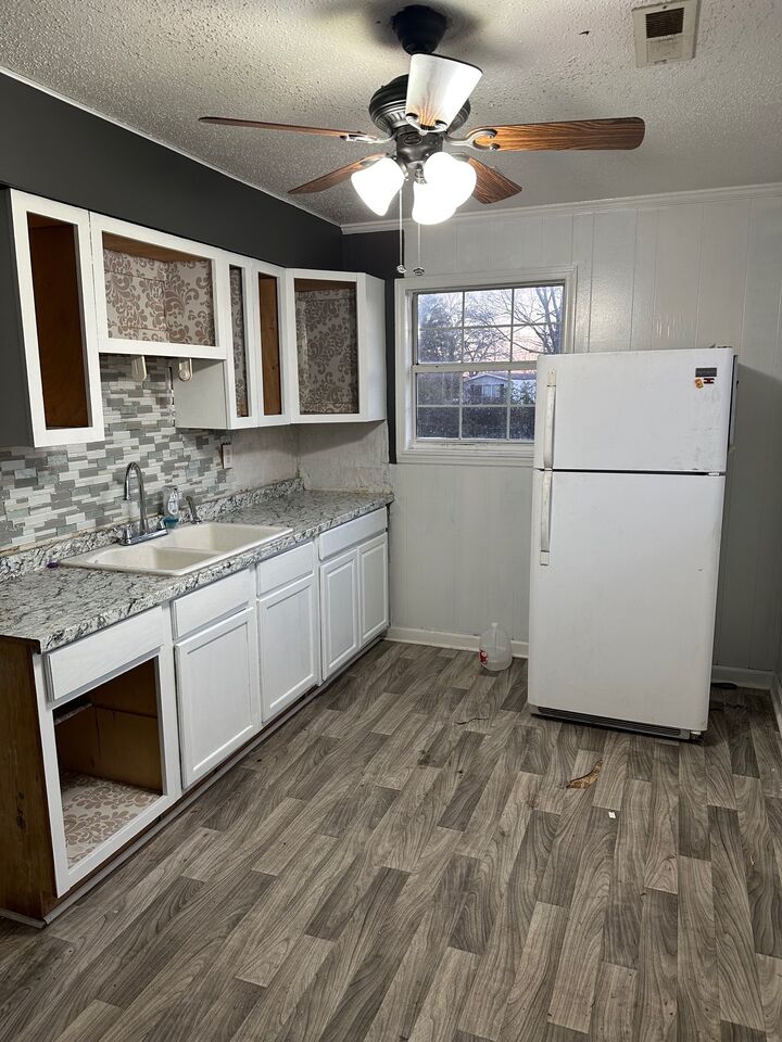 Property Photo:  302 Plantation Dr  TN 37042 