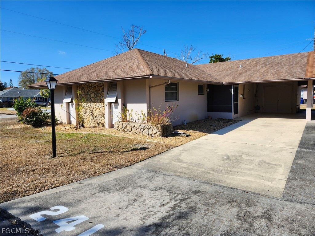 Property Photo: 241 Thistle Court FL 33936