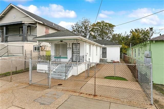 Property Photo:  2037 Saint Anthony Street  LA 70116 