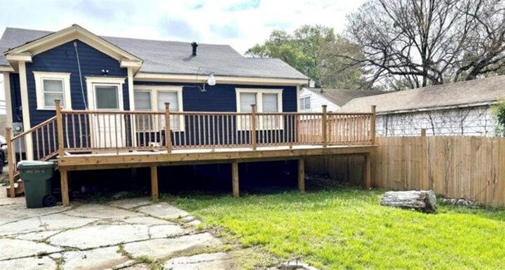 Property Photo:  2812 Elm Street  LA 71104 