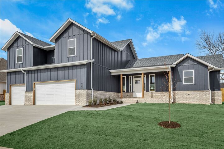 Property Photo:  806 Mueller Way  AR 72753 