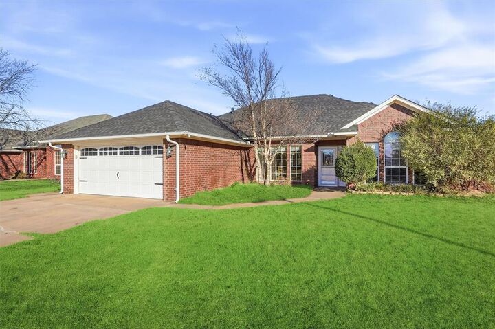 Property Photo: 3208 Peacock Lane OK 73521