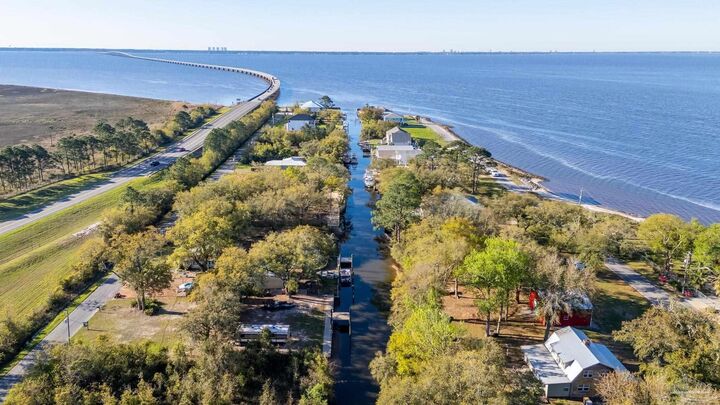 Property Photo: 317 Katie St FL 32583