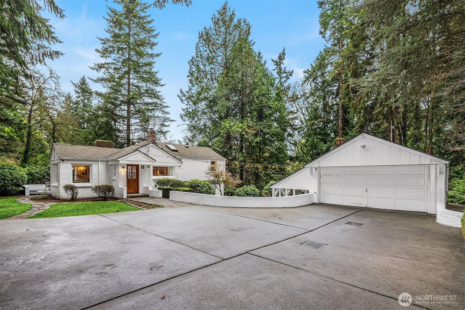 Property Photo:  17899  40th Avenue NE  WA 98155 