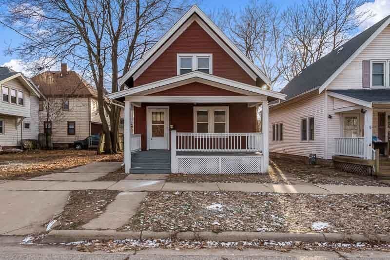 Property Photo:  421 Olive Street  IL 61107 