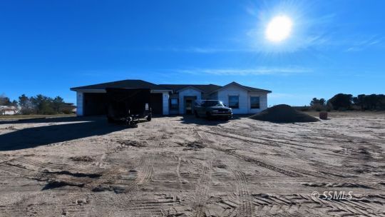 Property Photo:  6443 Shelly Ct  CA 93527 