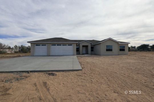 Property Photo: 6443 Shelly Ct CA 93527