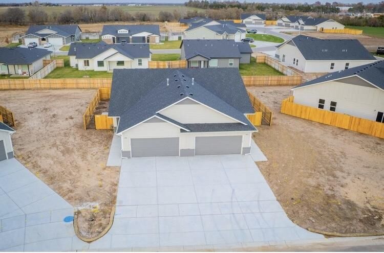 Property Photo:  448 Trails Head Ct  KS 67052-4311 