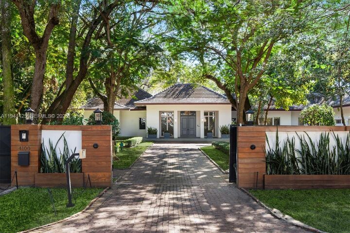 Property Photo:  4100 Kiaora St  FL 33133 