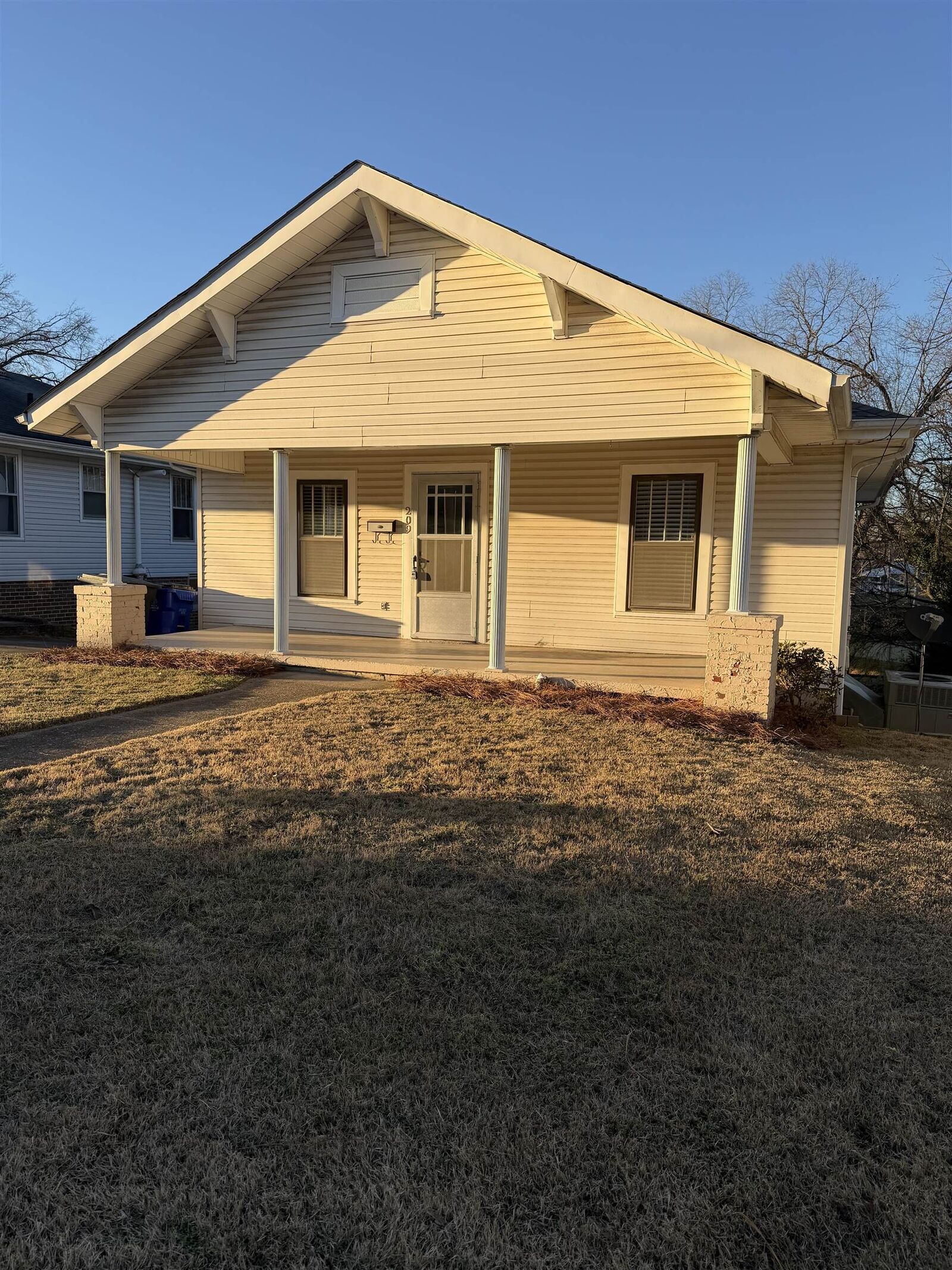 Property Photo:  209 Mattielou St E  AL 35630 - FLORENCE 