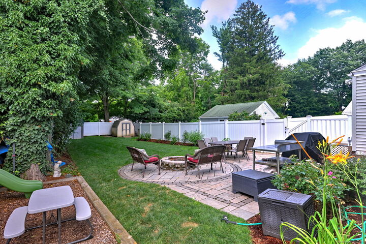 Property Photo:  18 Day Spring Avenue  CT 06518 