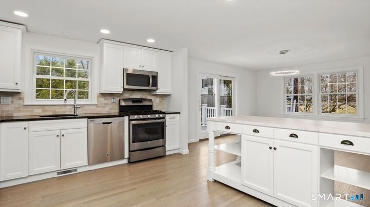 Property Photo:  519 East Putnam Avenue  CT 06807 