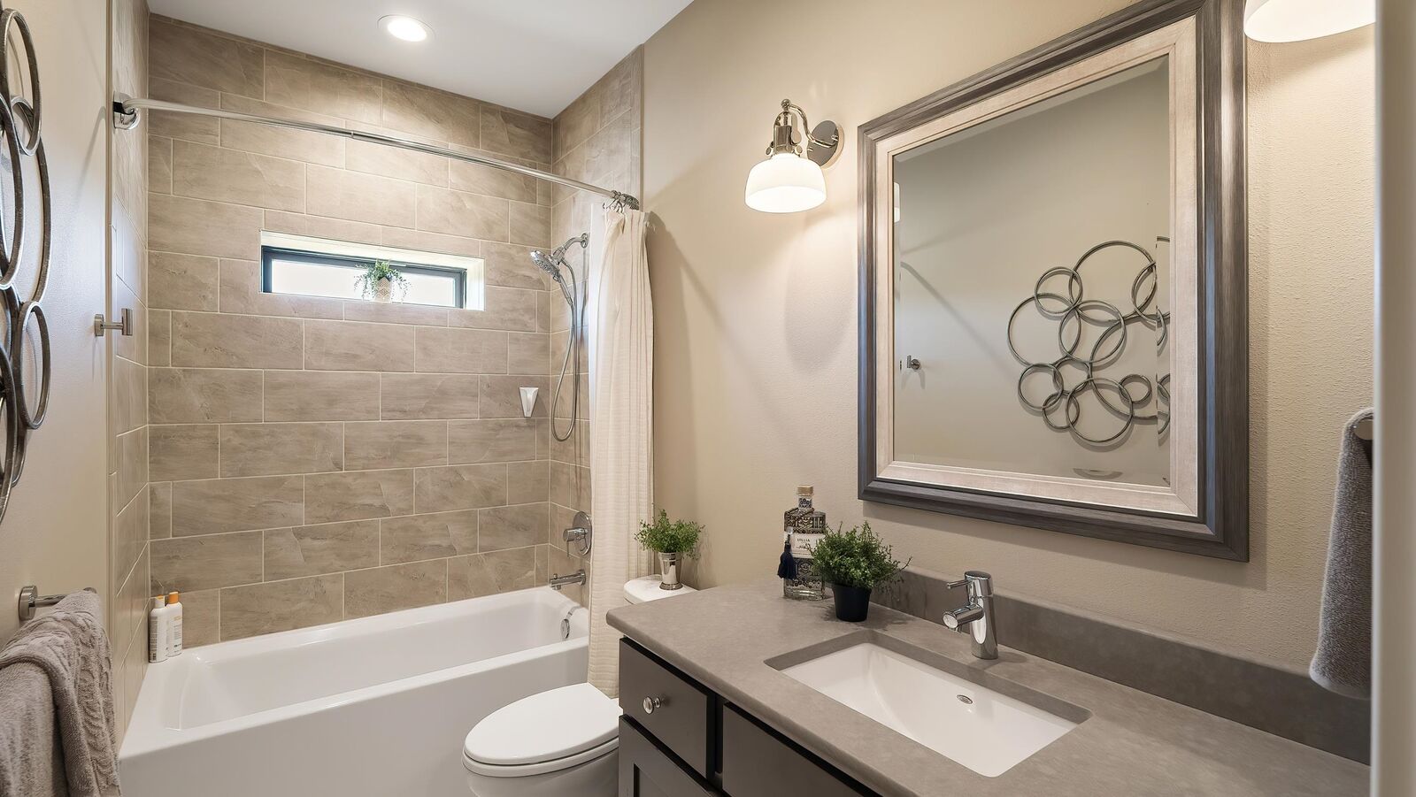 Property Photo:  18524 N Valley Rd  WA 99026 