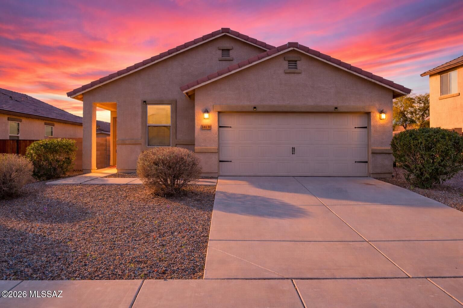 Property Photo:  14139 N Dart Point Way  AZ 85658 