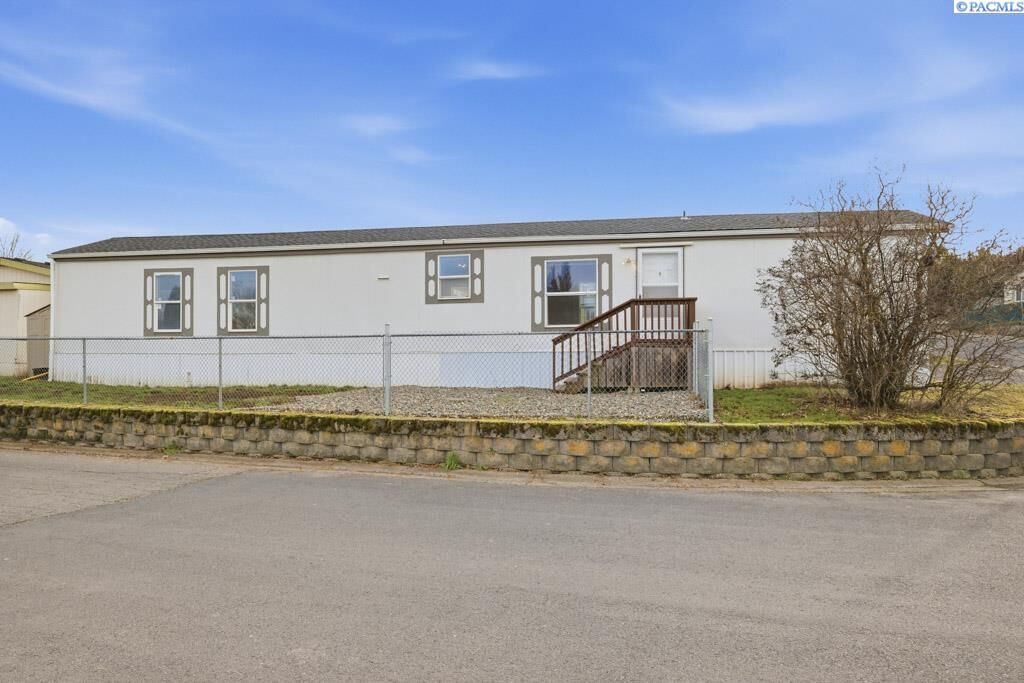 Property Photo: 260 NW Golden Hills #43 WA 99163