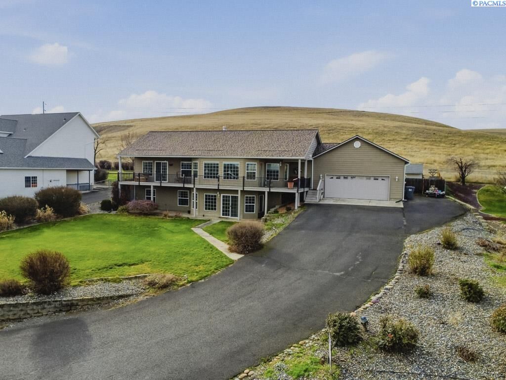 Property Photo: 3824 Pleasant View Dr WA 99403