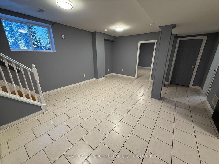 Photo de la propriété:  134 Thickson Road N  ON L1N 3R2 