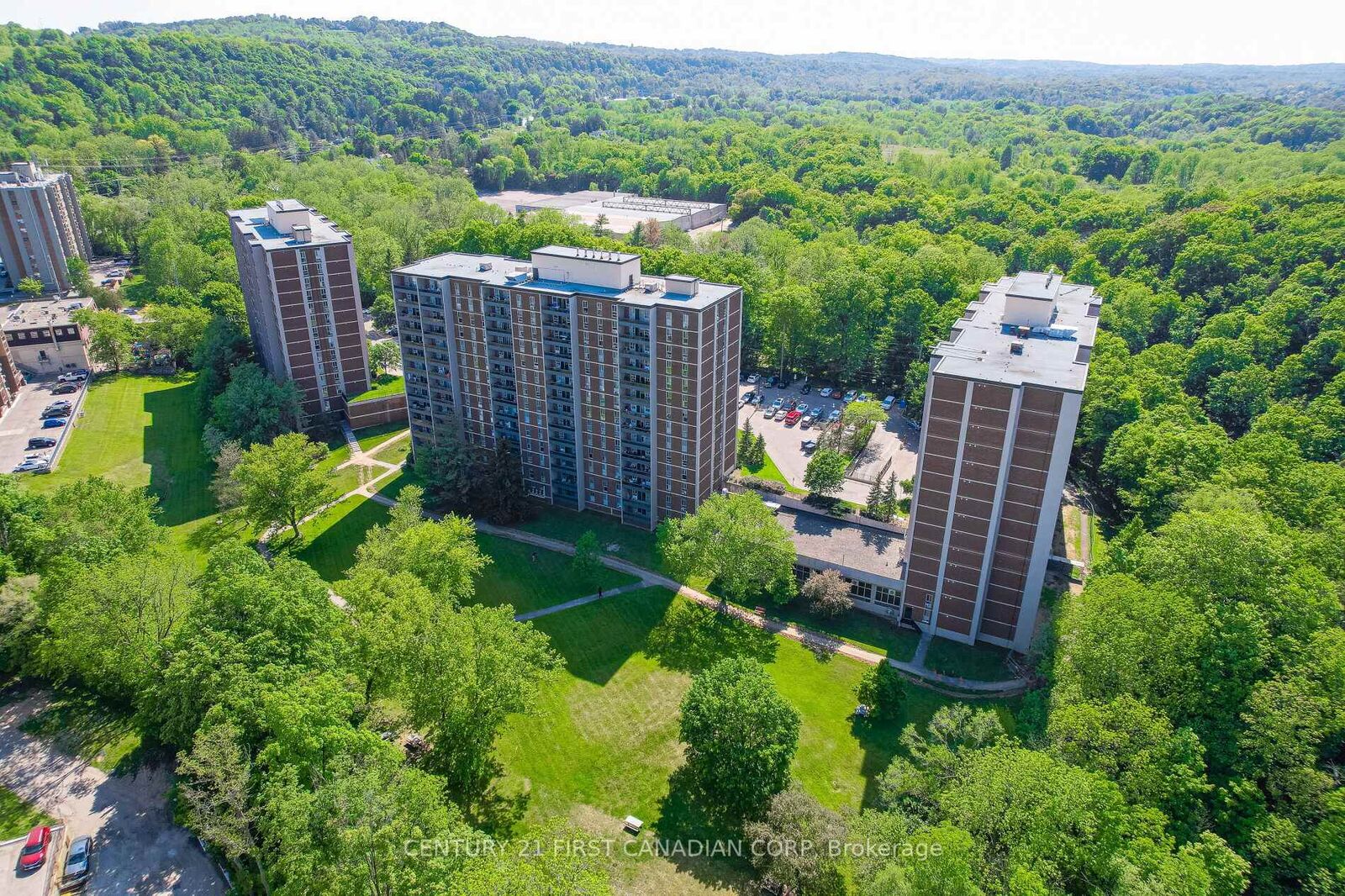 Photo de la propriété:  1964 Main Street W 605  ON L8S 1J5 