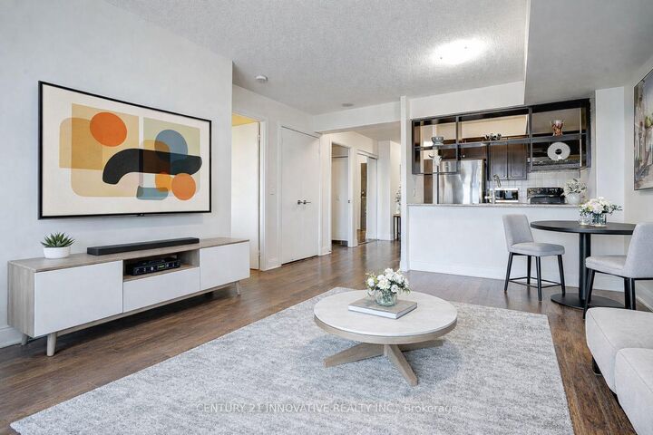 Property Photo:  135 Village Green Square 3220  ON M1S 0G4 