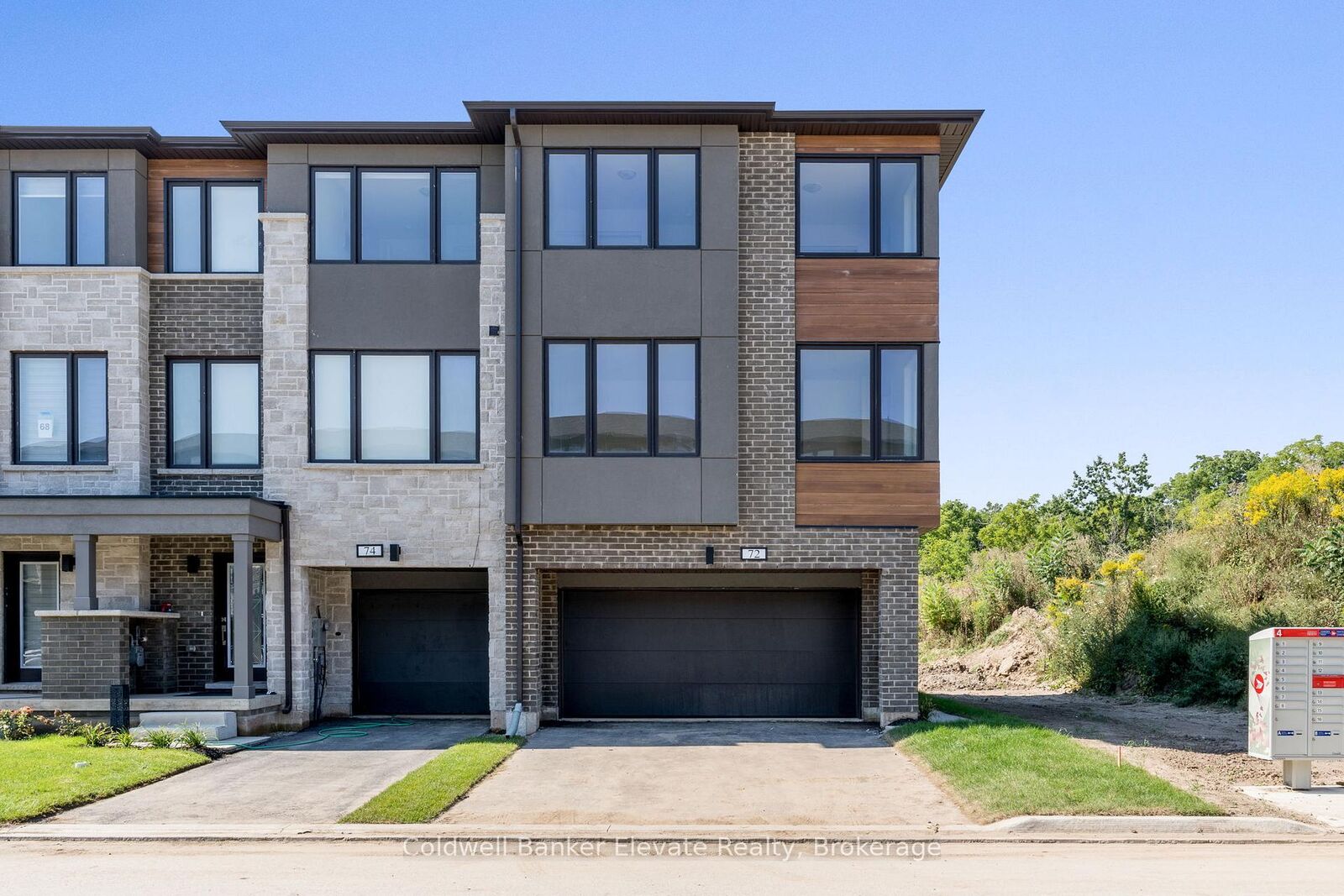 Property Photo:  72 Windtree Way  ON L7G 0P6 