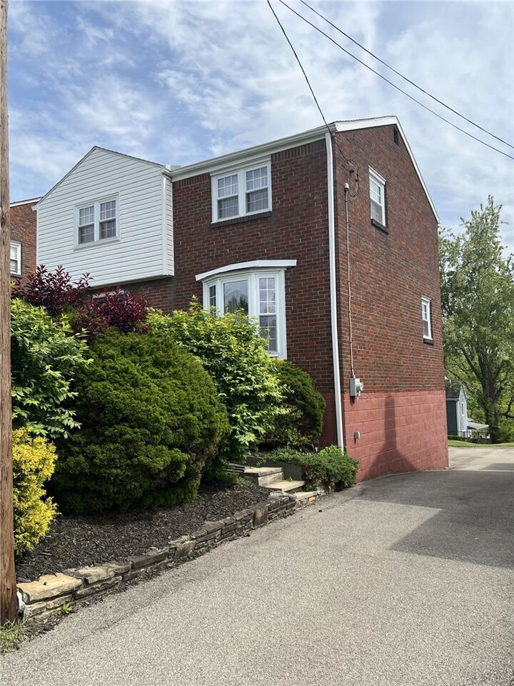 Property Photo:  571 Helena St  PA 15035 