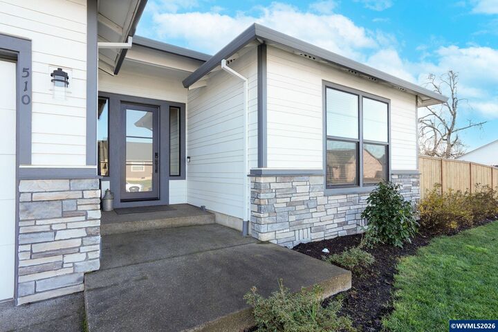 Property Photo:  510 NE Aspen St  OR 97385 