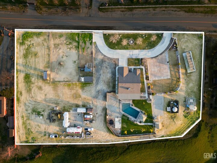 Property Photo: 14410 Round Mountain Road CA 93308