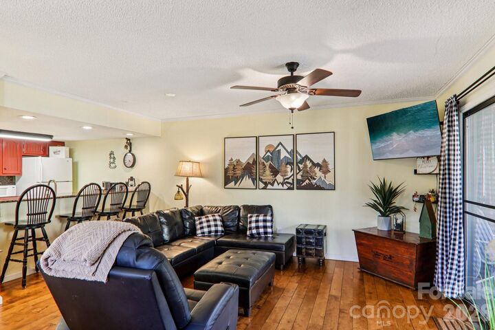 Property Photo: 129 Riverside Villa Drive NC 28751