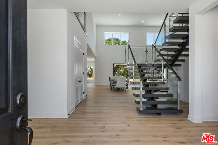 Property Photo:  11091 Woodcrest Ct  CA 91311 