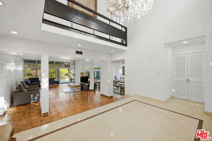 Property Photo: 2846 Royston Pl CA 90210