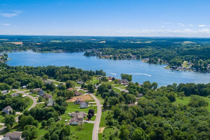 Property Photo:  992 Country Club Drive  OH 43028 